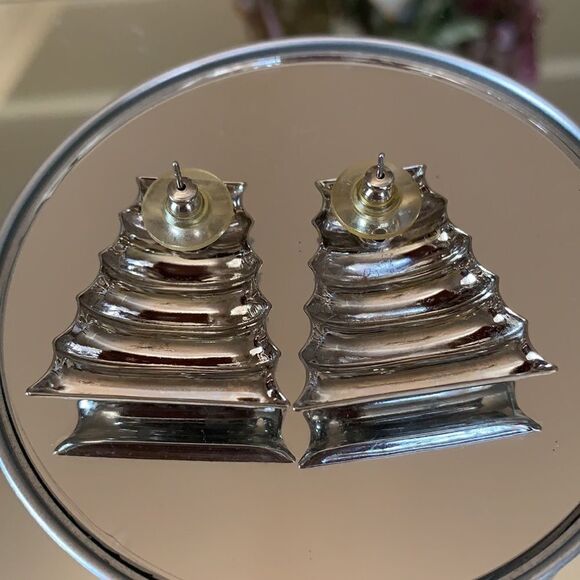 Vtg haystack shaped silver post earrings - Picture 3 of 5